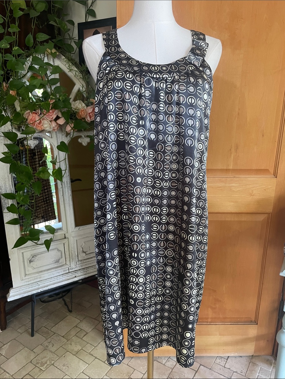 BCBGMaxazria Dress Sleeveless Grey Navy Cream Geometric Print PTP 19 Fits 6-10